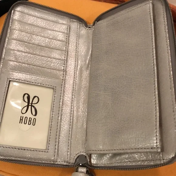 HOBO NILA LARGE ZIP AROUND WALLET in SILVER NWT